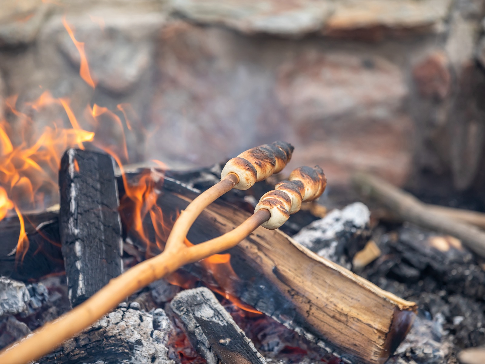 Stockbrot am Lagerfeuer